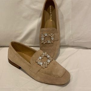 Donald Pliner tan flats